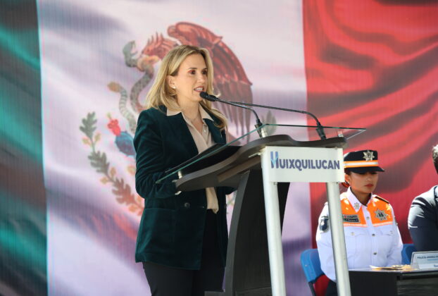 Romina Contreras exhorta a la unidad en Día de la Bandera
