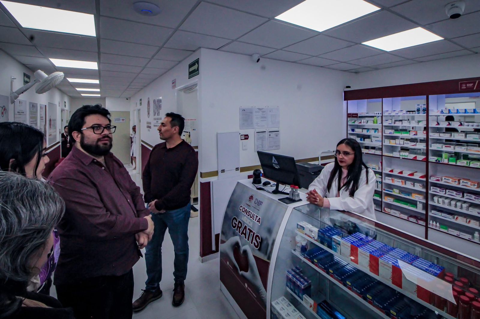 Unidad Médica con atención general, odontología, análisis clínicos, entre otros