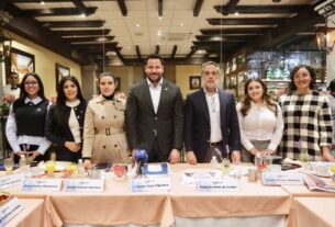 Diputados del PAN Estado de México, encabezados por Pablo Fernández de Cevallos y Anuar Azar Figueroa en rueda de prensa