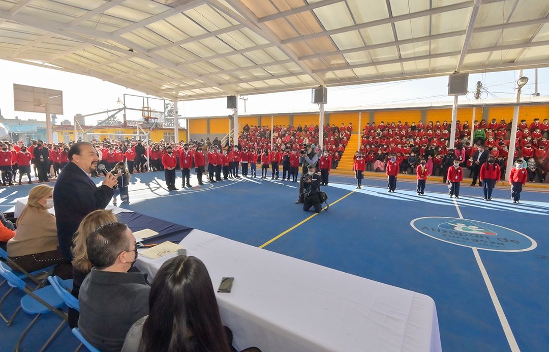 Arcotecho entregó Pedro Rodríguez en escuela Primaria Emiliano Zapata