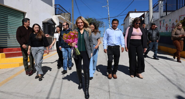 La alcaldesa Romina Contreras entrega dos calles repavimentadas con concreto hidráulico