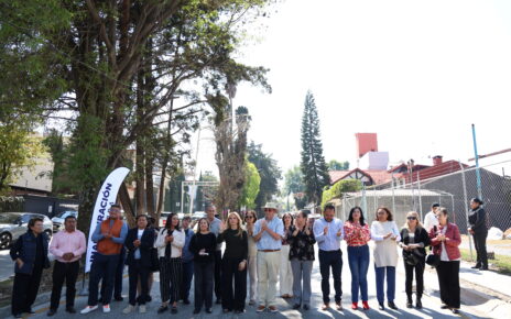 Ante colonos la alcaldesa Romina Contreras entregó la repavimentación de la avenida Anáhuac, Huixquilucan