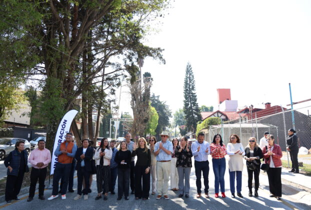 Ante colonos la alcaldesa Romina Contreras entregó la repavimentación de la avenida Anáhuac, Huixquilucan