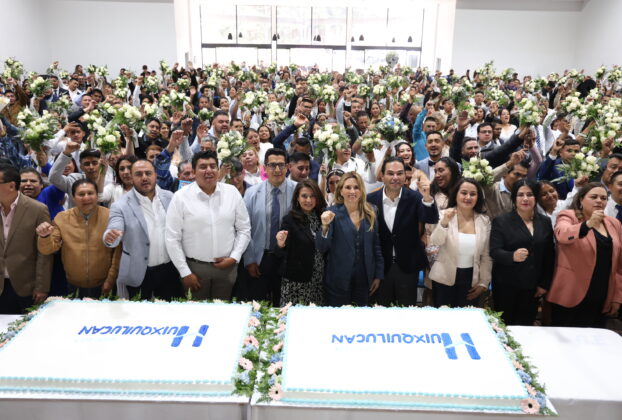 Romina Contreras y Enrique Vargas, padrinos de 250 parejas que legalizaron su amor