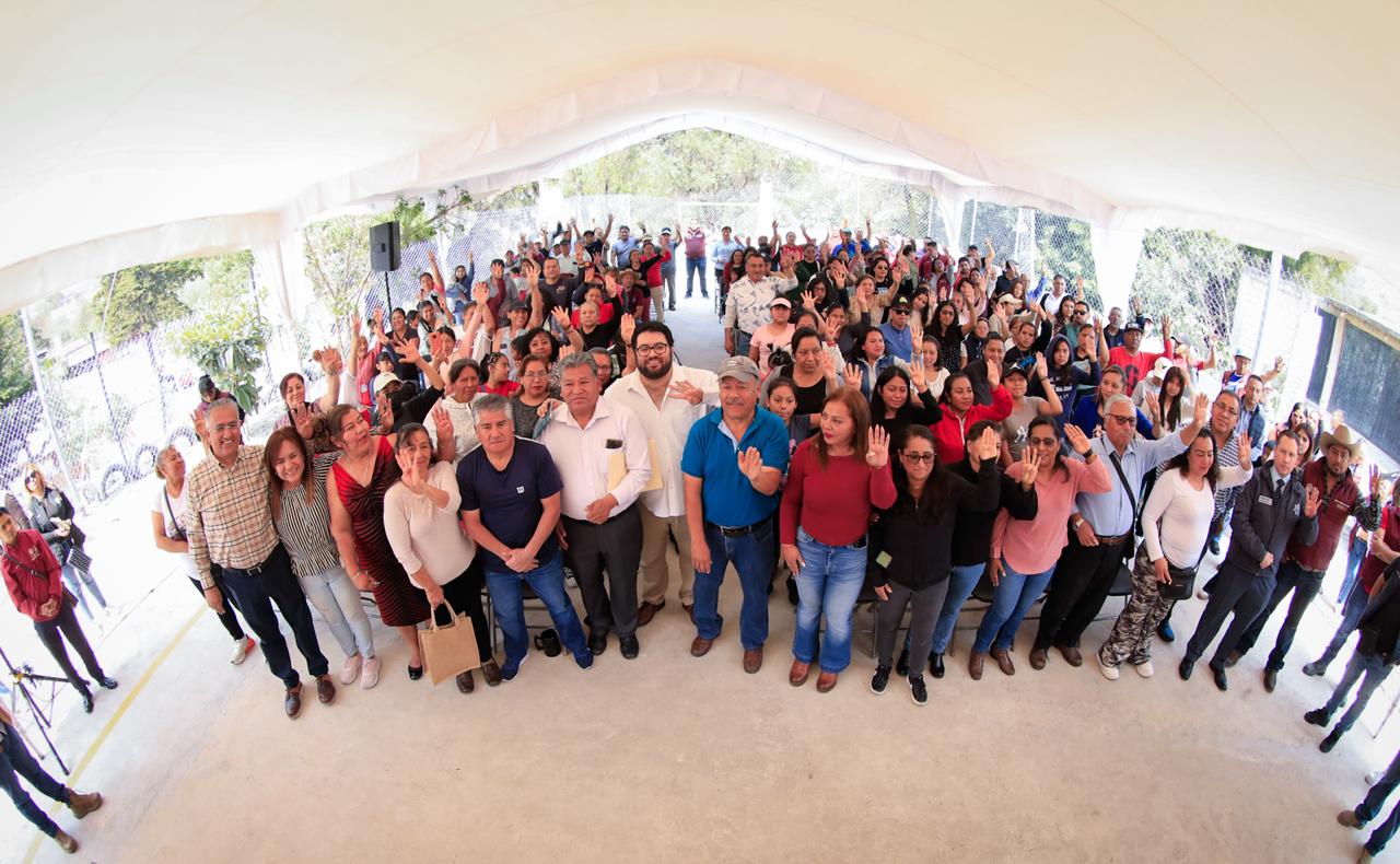 En Casas Viejas, Naucalpan, renuevan canchas, calles y alumbrado, dirigidos por Isaac Montoya