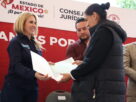 Romina Contreras entrega documentos del Registro Civil en Huixquilucan