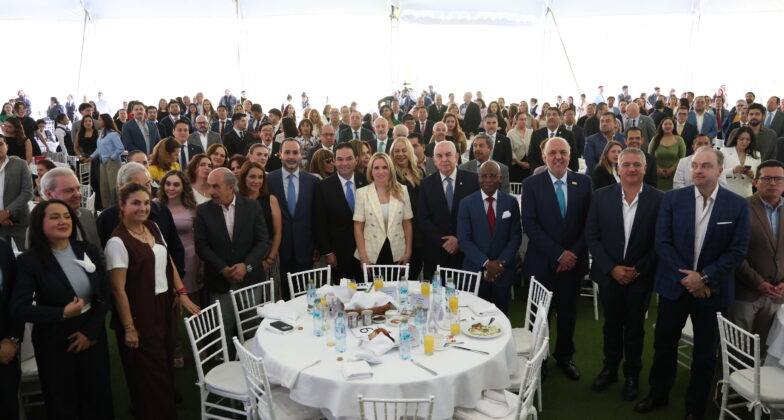 Senador Enrique Vargas del Villar, alcaldesa de Huixquilucan, Romina Contreras, presidente de Coparmex Metropolitano, Alfonso Ramos Cardona