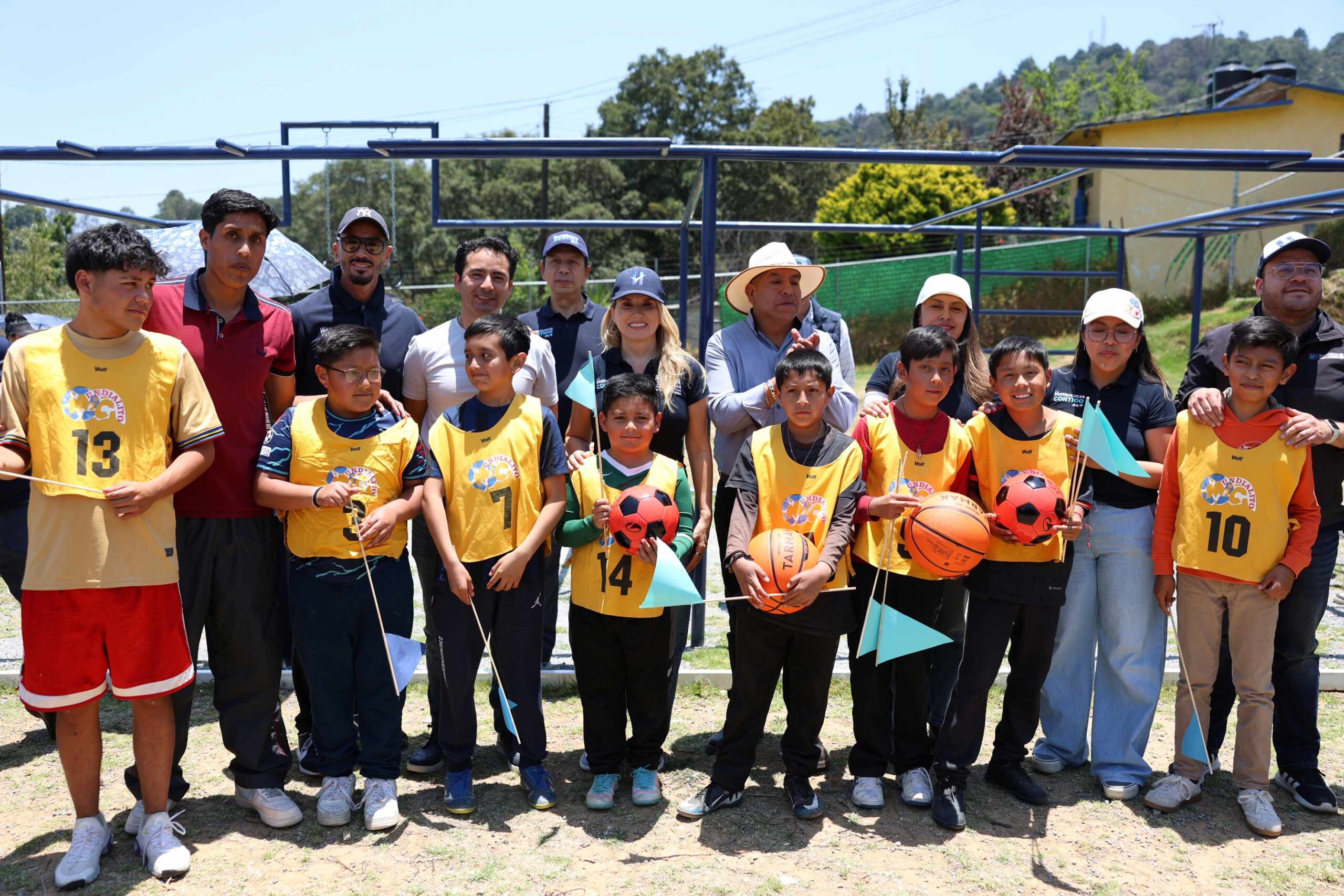 Equipos deportivos y gimnasio entregó la alcaldesa Romina Contreras