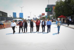 Isaac Montoya y funcionarios del gobierno del Estado de México recorren repavimentación del Periférico