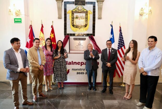 El alcalde Raciel Pérez Cruz, alcalde de Tlalnepantla y la Secretaria de Cultura y Turismo del Estado de México, Nelly Carrasco Godínez,