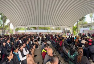 Entregan arcotecho en Normal de maestros de Tlalnepantla