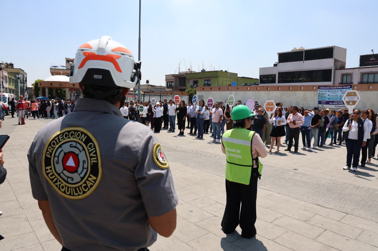 Desalojo en orden y ubicación en lugar seguro en Huixquilucan