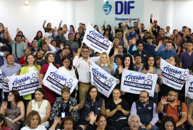 Gobierno de Huixquilucan, Romina Contreras, busca eliminar el analfabetismo