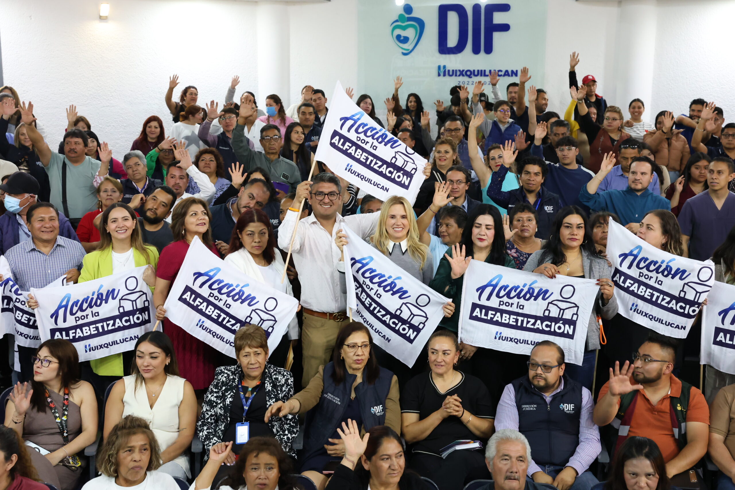 Gobierno de Huixquilucan, Romina Contreras, busca eliminar el analfabetismo