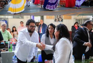 Isaac Montoya felicita a las madres