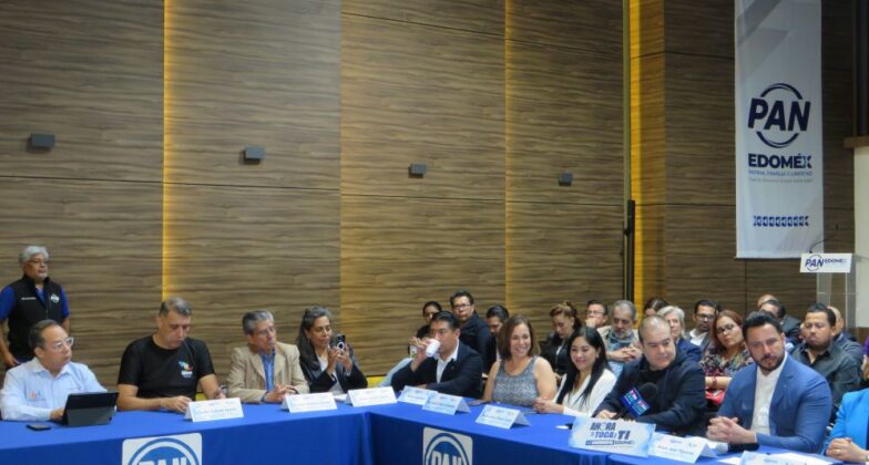 Agrupaciones sociales y el PAN firman convenio