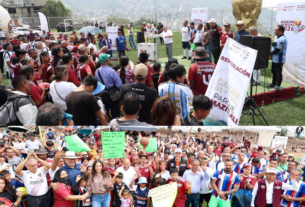 Remodelan cancha de futbol y el alcalde se compromete a rehabilitar todos los deportivos de Tlalnepantla