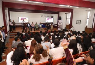 Orientan a jóvenes para evitar embarazo en Tlalnepantla