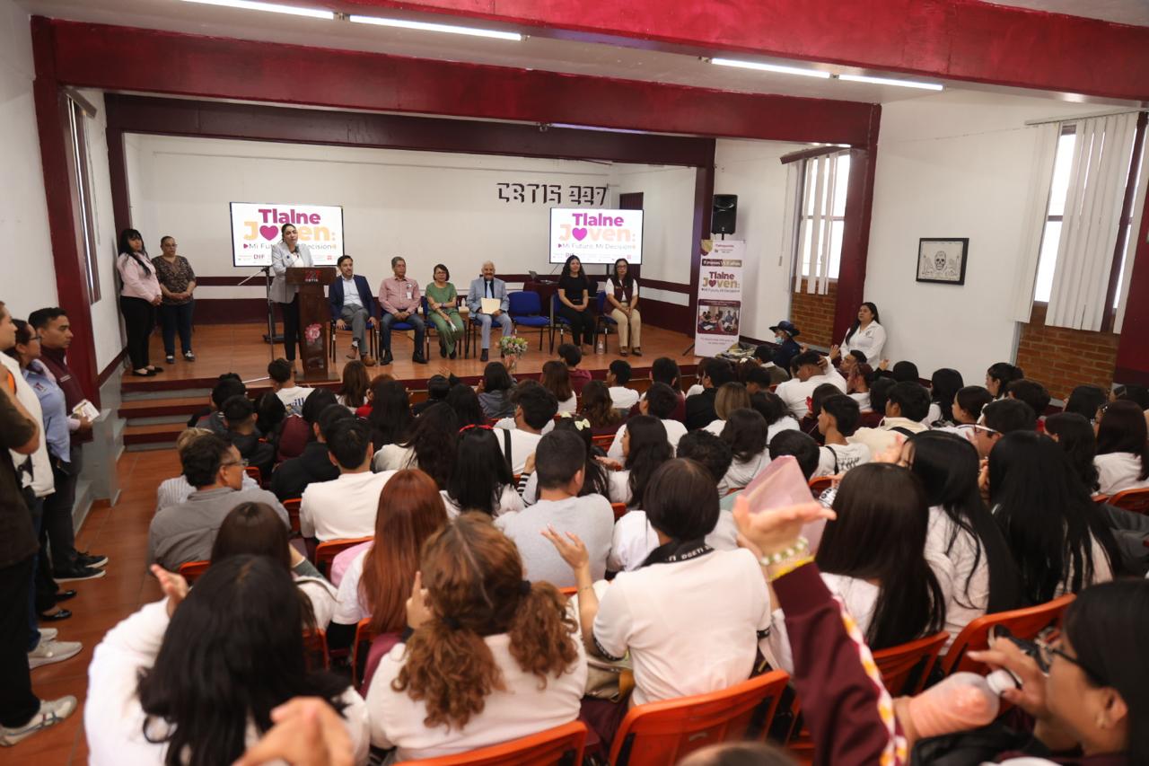 Orientan a jóvenes para evitar embarazo en Tlalnepantla