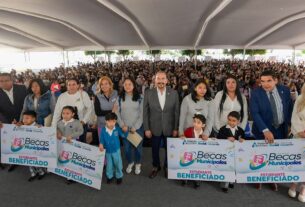 Pedro Rodríguez y Paty Arévalo inician entrega de becas a estudiantes