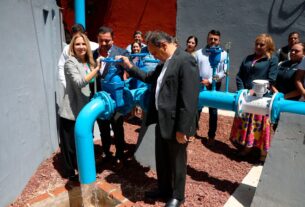 Presidenta Romina Contreras y dirigente de Colonos de Tecamachalco, Meni Cohen Houhaddeb, en entrega de pozo