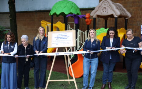 Romina entrega módulo de juegos infantiles