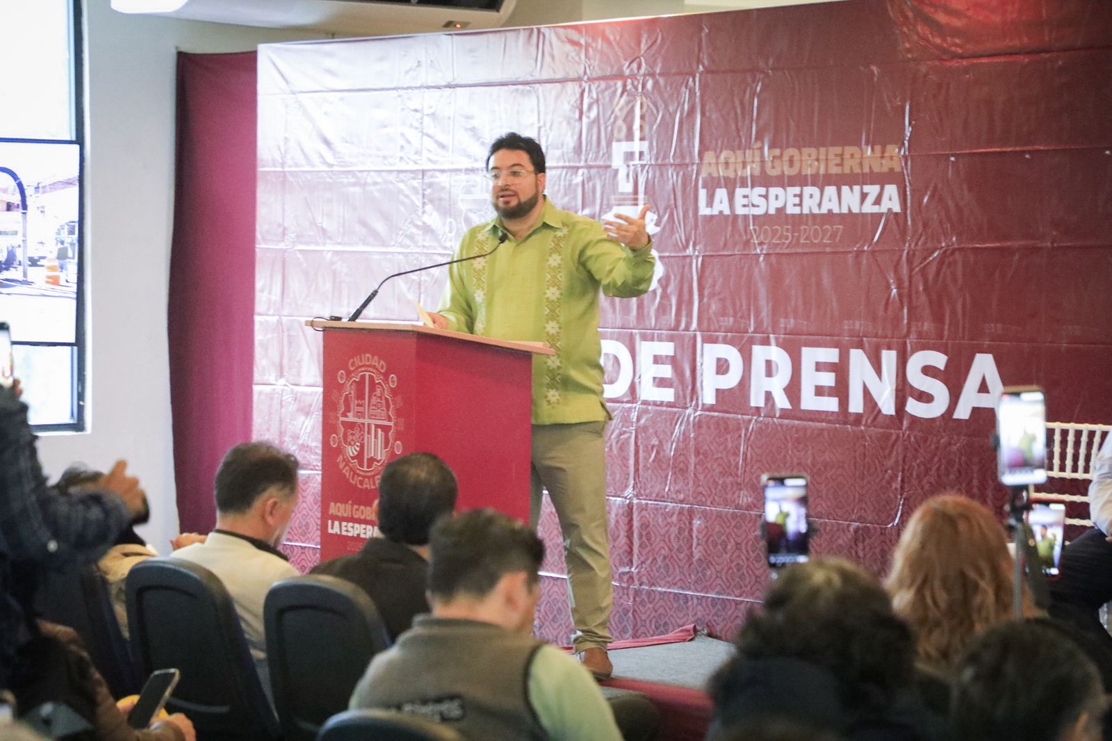 Isaac Montoya, alcalde de gobierno de Naucalpan, en rueda de prensa