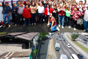 Habitantes de Zona Oriente, el alcalde Raciel Pérez Cruz y más funcionarios de Tlalnepantla en la inauguración de repavimentación de lateral de autopista México Pachuca en San Juanico