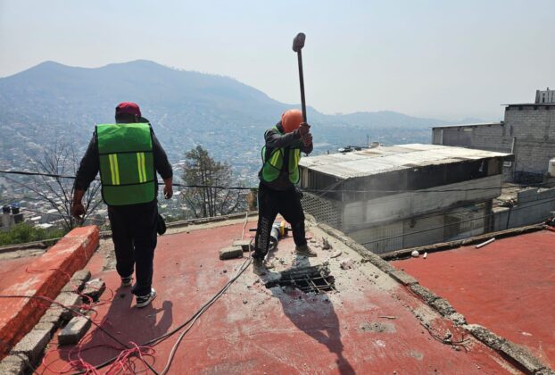 Los trabajos de Gobierno de Tlalnepantla para demoler las casas en riego avanzan en el Cerro del Chiquihuite