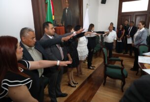 Raciel Pérez Cruz, alcalde de Tlalnepantla, toma protesta a personal de Juzgado Cívico