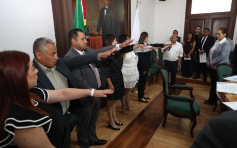 Raciel Pérez Cruz, alcalde de Tlalnepantla, toma protesta a personal de Juzgado Cívico