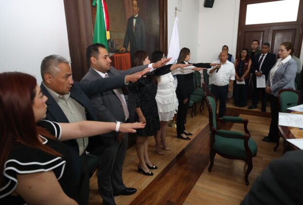 Raciel Pérez Cruz, alcalde de Tlalnepantla, toma protesta a personal de Juzgado Cívico