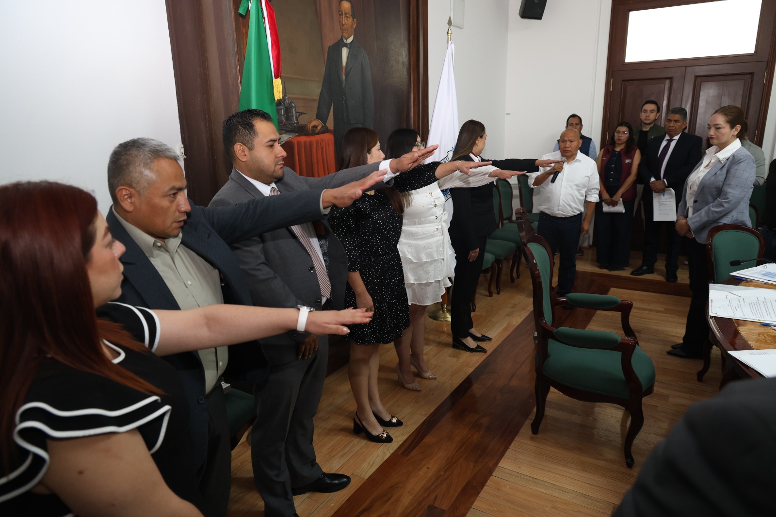 Raciel Pérez Cruz, alcalde de Tlalnepantla, toma protesta a personal de Juzgado Cívico
