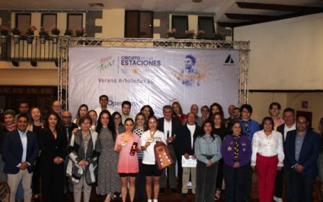 Equipo, representantes de colonos, patrocinadores de la Carrera Arboledas