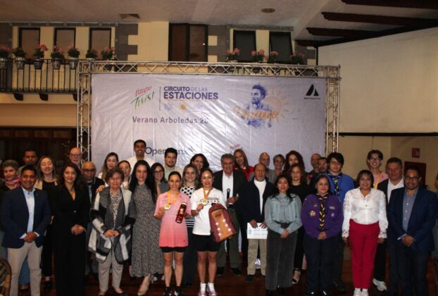 Equipo, representantes de colonos, patrocinadores de la Carrera Arboledas