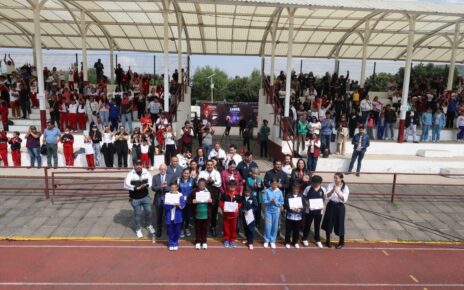 Alumnos de siete escuelas terminaron el programa “Conecta 360”,