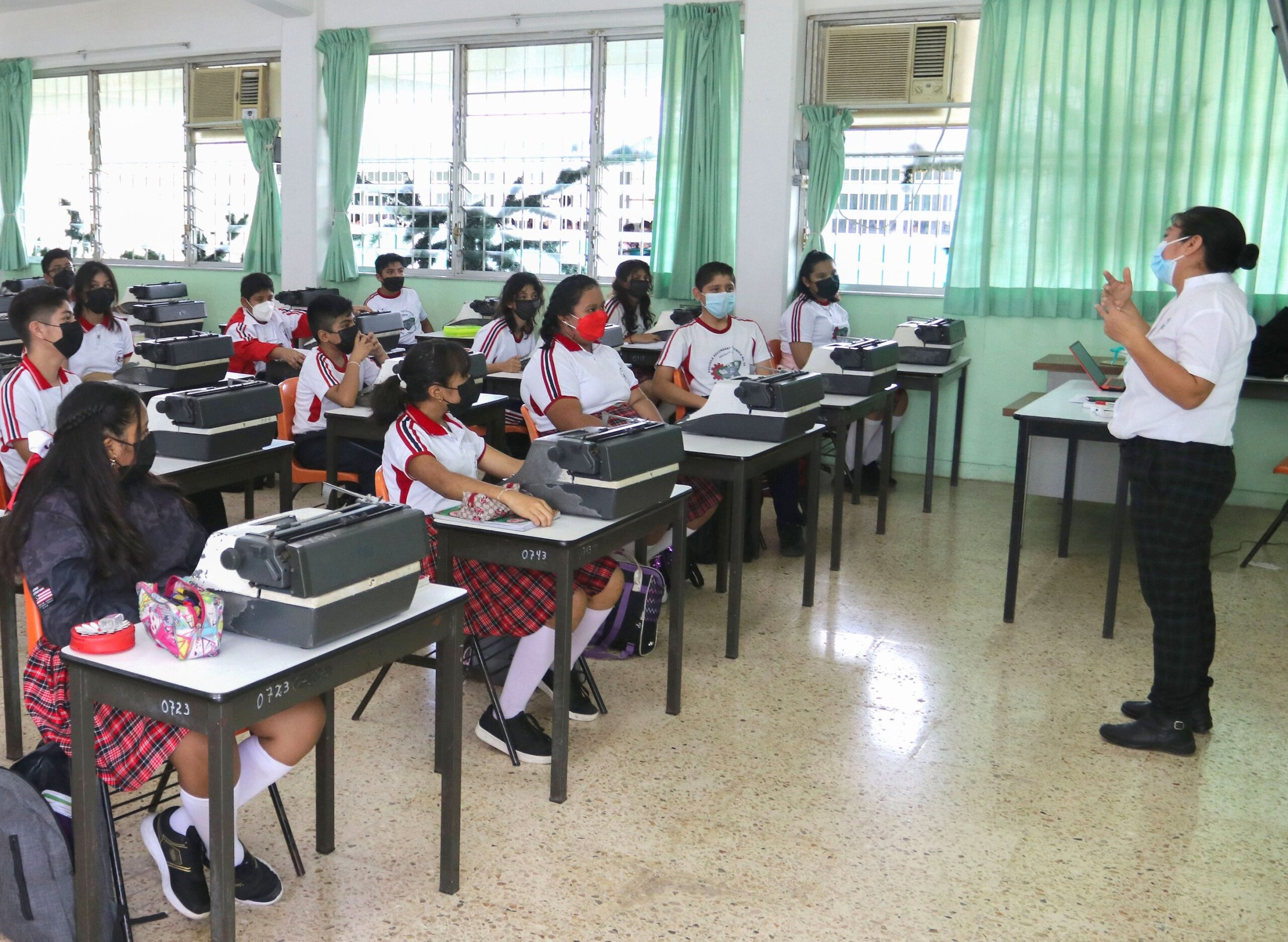 Afecta a padres de familia y colegios eliminación de tasa cero en pagos de colegiatura con tarjeta