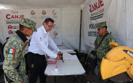 Destruyen armas en explanada de Huixquilucan