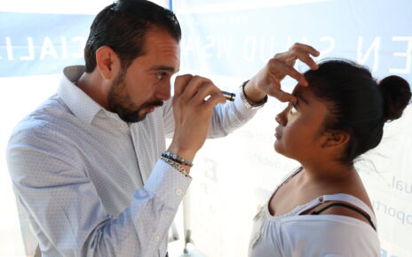 Atención de especialistas en salud visual ofrece el gobierno de Huixquiluca