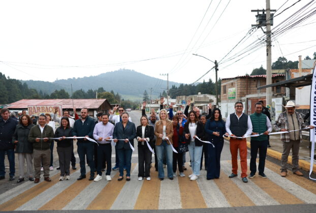 Alcaldesa Romina Contreras vecinos y más funcionarios inauguran carretera Huixquilucan-La Marquesa