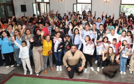 Gobierno de Tlalnepantla entrega útiles nuevos por los usados