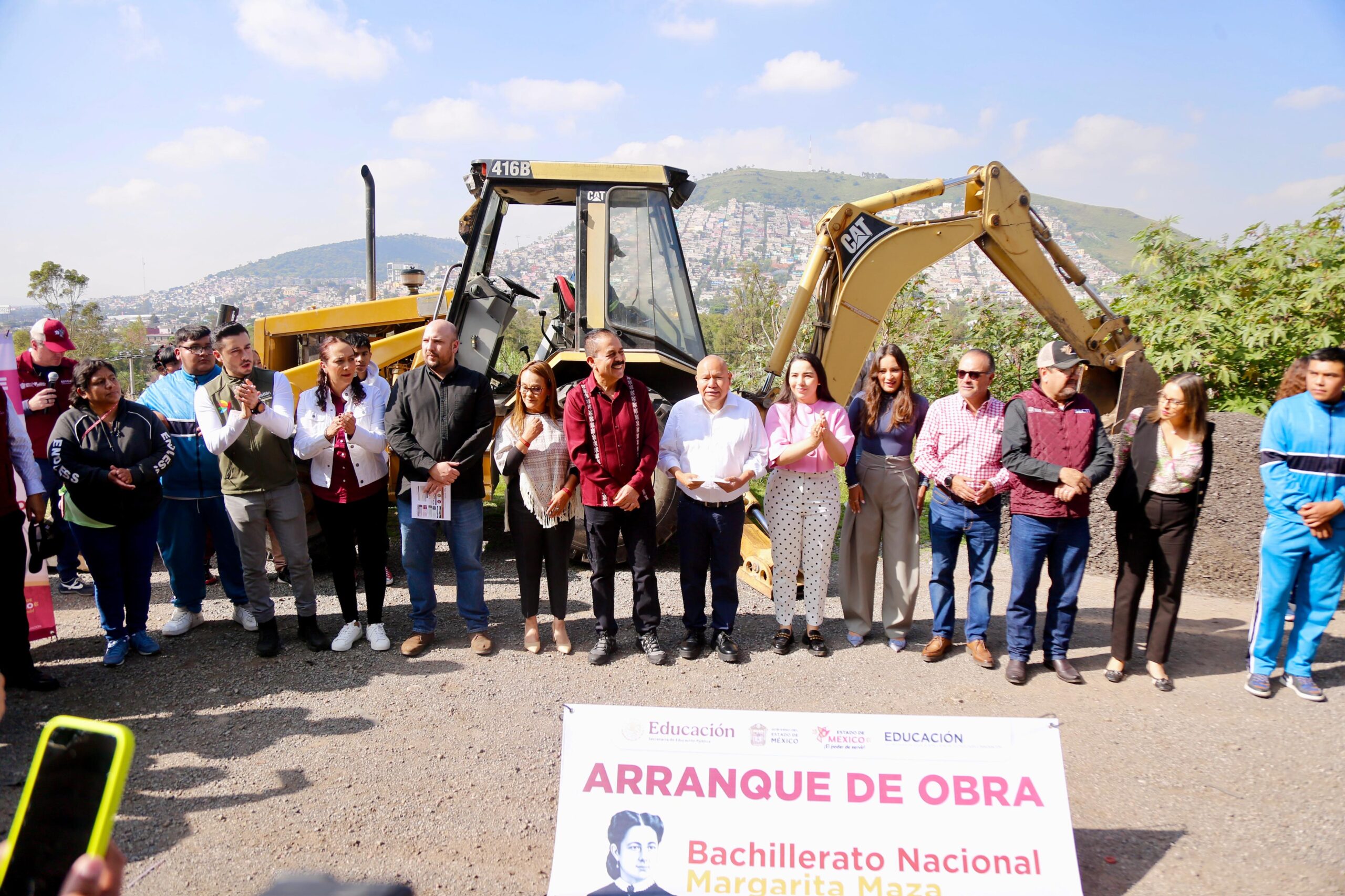 El alcalde de Tlalnepantla, Raciel Pérez Cruz y funcionarios federales y del Estado de México dan banderazo a construcción de Bachilleratos