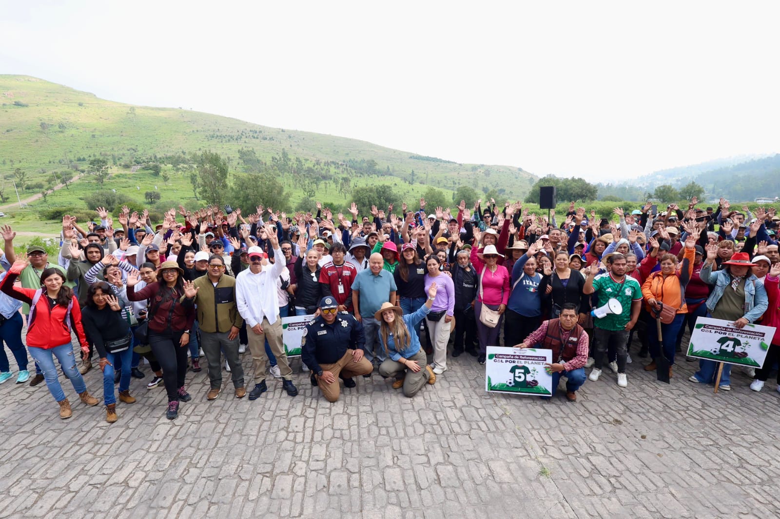 Ciudadanos y funcionarios de Tlalnepantla participaron en jornada de reforestación