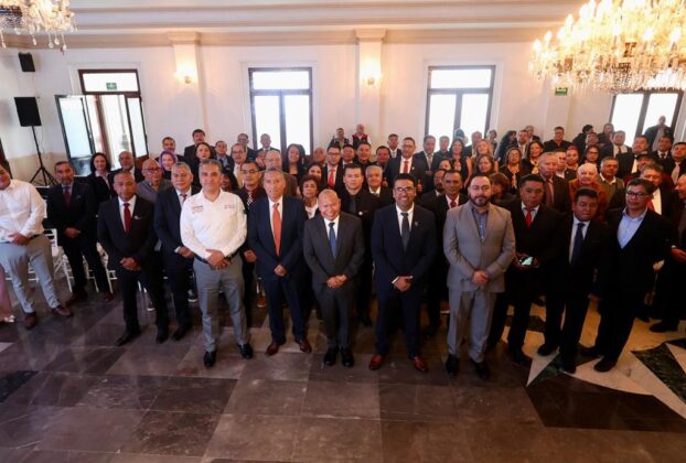 Compromiso de consolidar mejores condiciones laborales y fortalecer los servicios públicos de gobierno de Tlalnepantla