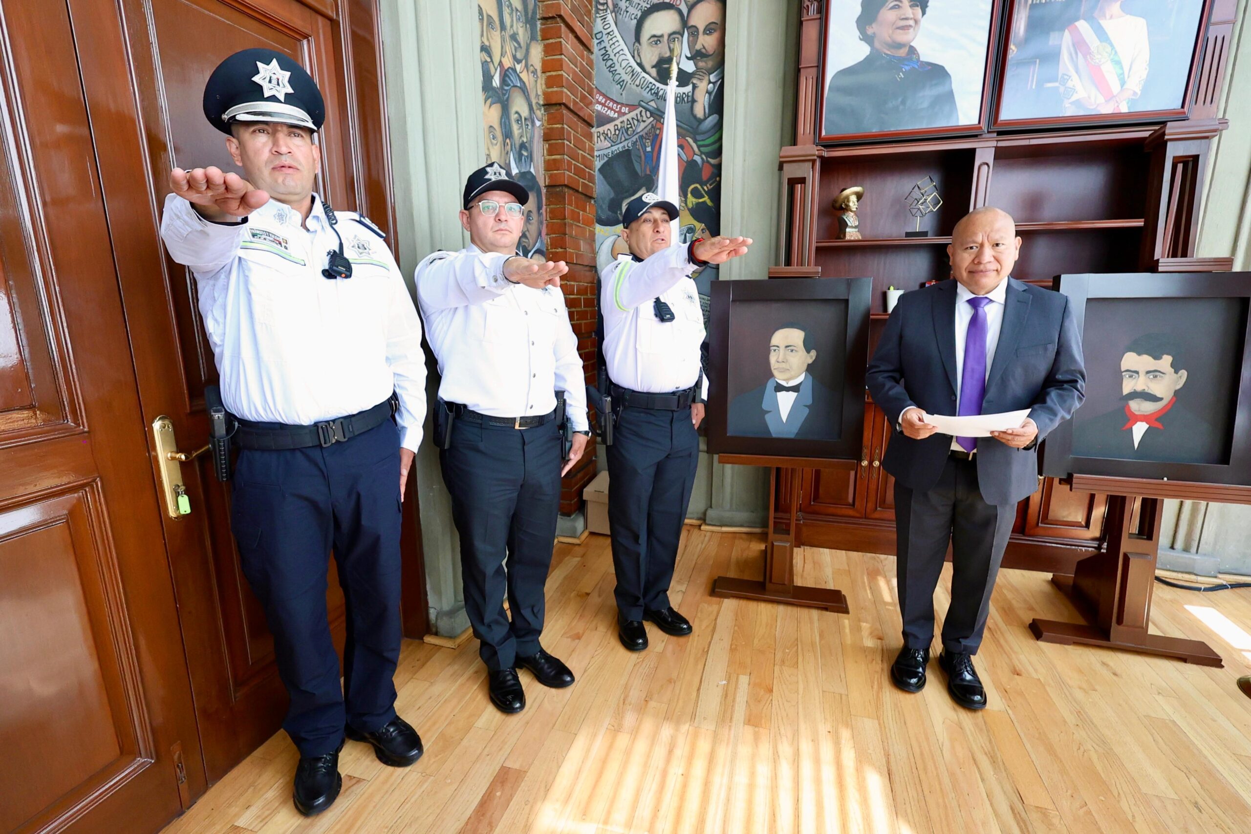 El alcalde Raciel Pérez Cruz toma protesta a tres nuevos mandos