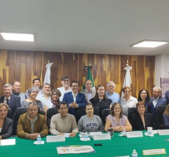 La directiva de Colonos de Ciudad Satélite, encabezada por Mauricio Rojas