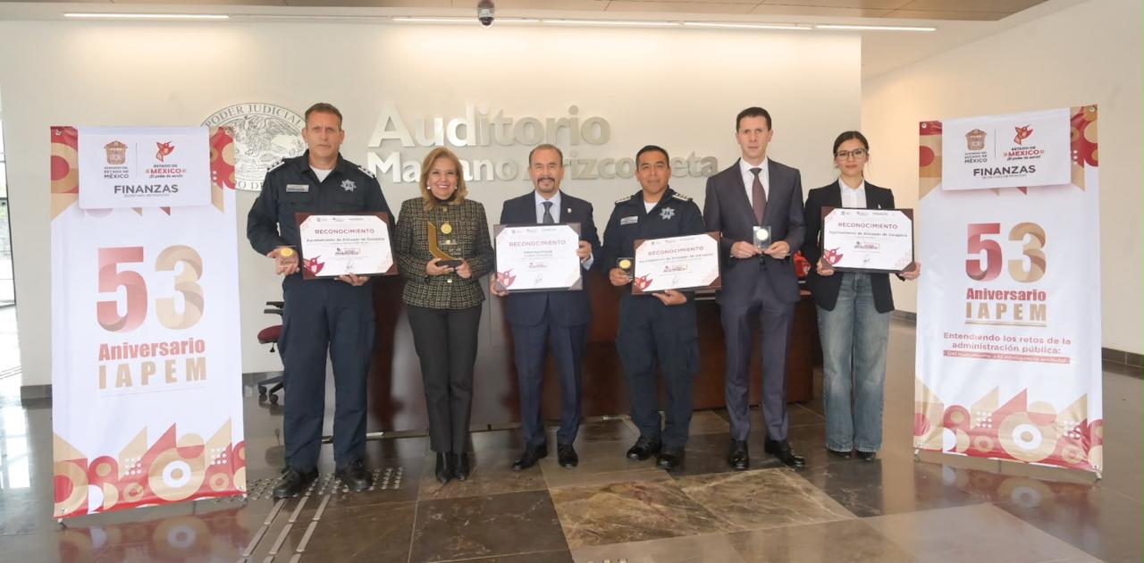 Funcionarios de gobierno de Atizapán de Zaragoza, encabezados por Pedro Rodríguez Villegas reciben reconocimientos