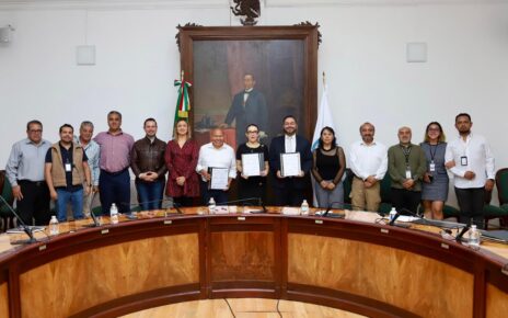 Firman convenio para escriturar propiedades en Tlalnepantla