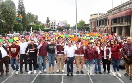 Dirigentes y militantes del partido MORENA, encabezados por Raciel Pérez Cruz en Tlalnepantla