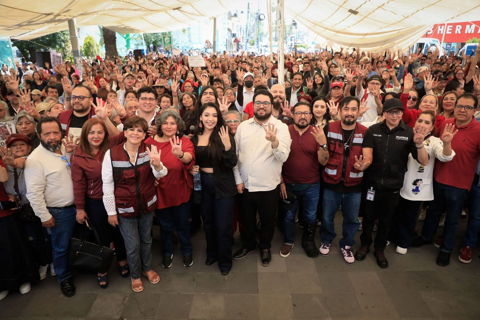 Dirigentes y militantes de partido MORENA en acto para apoyar a Presidenta Claudia Sheinbaum Pardo